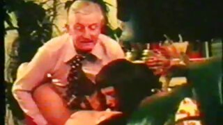 Чоловіча паличка розміром з батат Баррі Скотт порно домашне відео демонструє новачкові Хейлі суккулент шнури - 2022-04-20 01:33:34